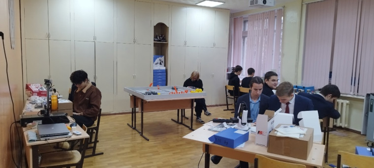 Муниципальный этап соревнований Интеллектуальной олимпиады Приволжского федерального округа (ПФО) в номинации "Робототехника".